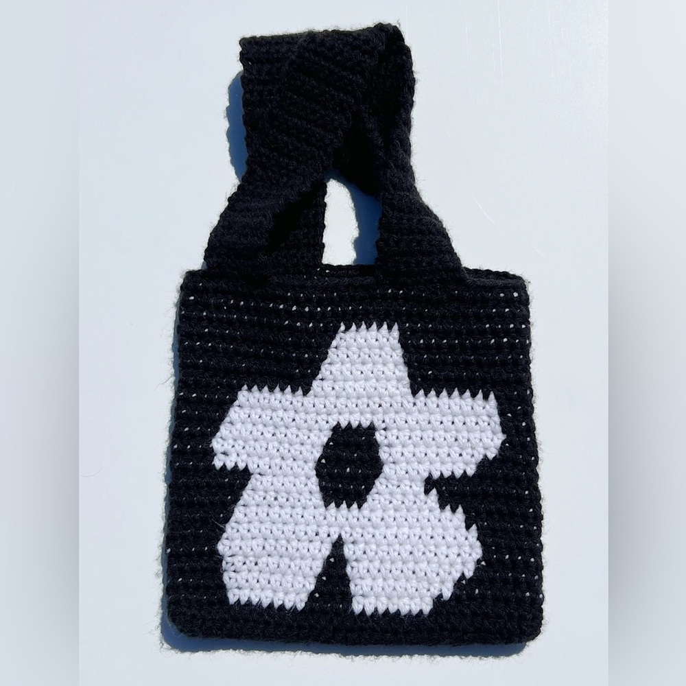 NEW NEVER USED! Lisa Says Gah Crochet Daisy Mini Bag